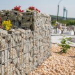 КВІТНИК З ГАБІОНІВ